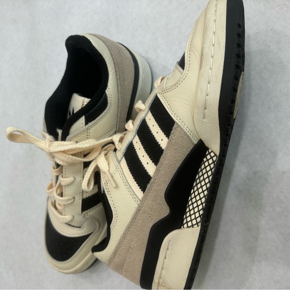 EUC Adidas FORUM LOW CL SHOES Black and Cream Size 7.5 - Picture 6 of 8